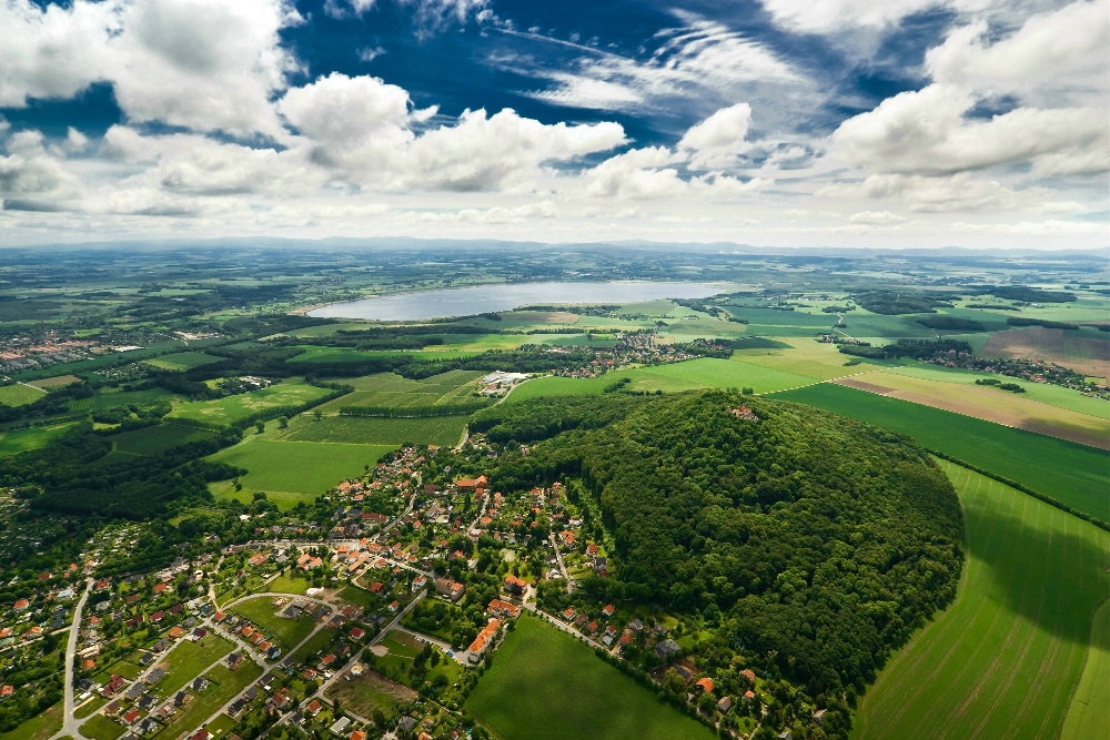 Landeskrone in Görlitz und Berzdorfer See mit Umland