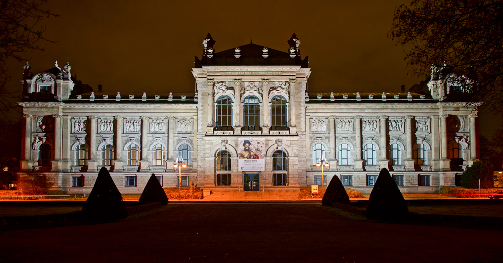 Landesmuseum, Außenansicht!