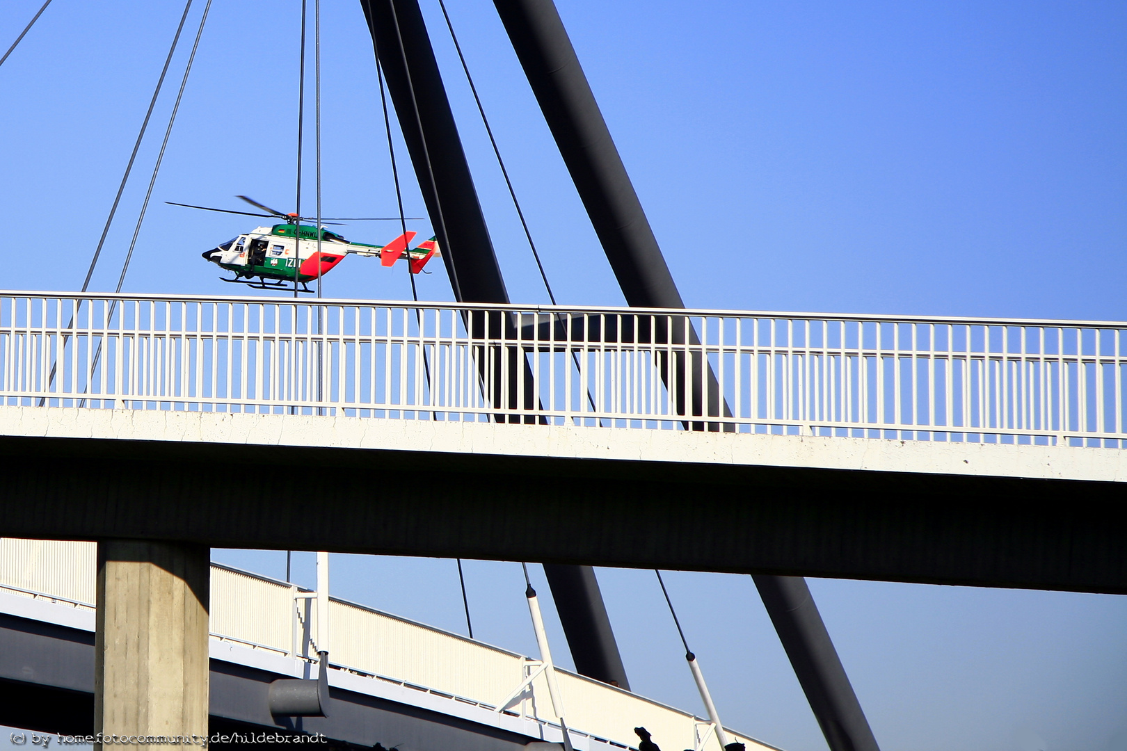 Landet auf der Brücke?