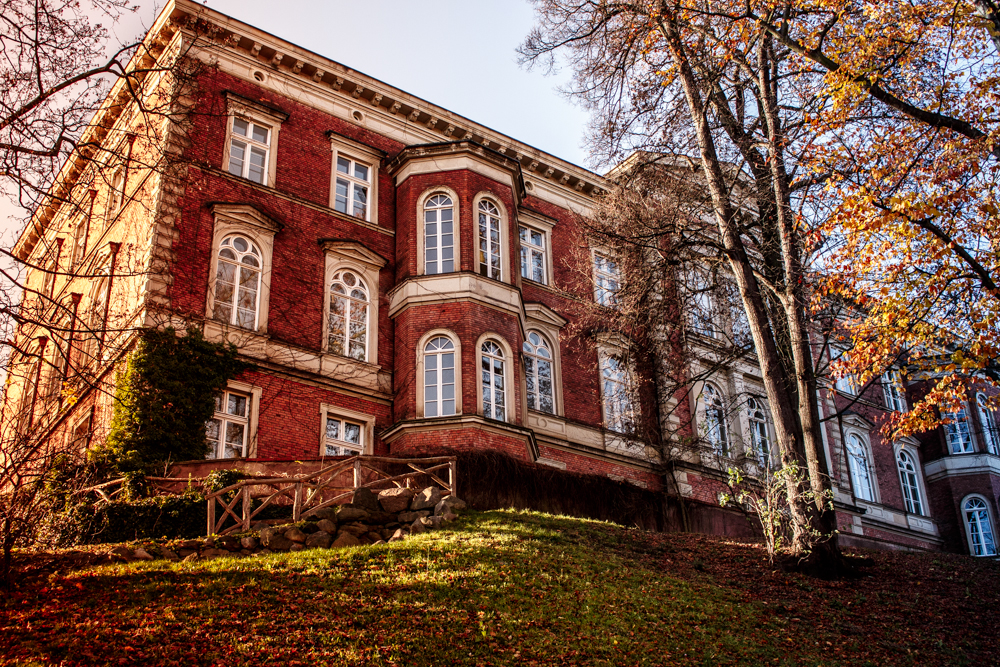 Landgericht im Herbst- Cottbus