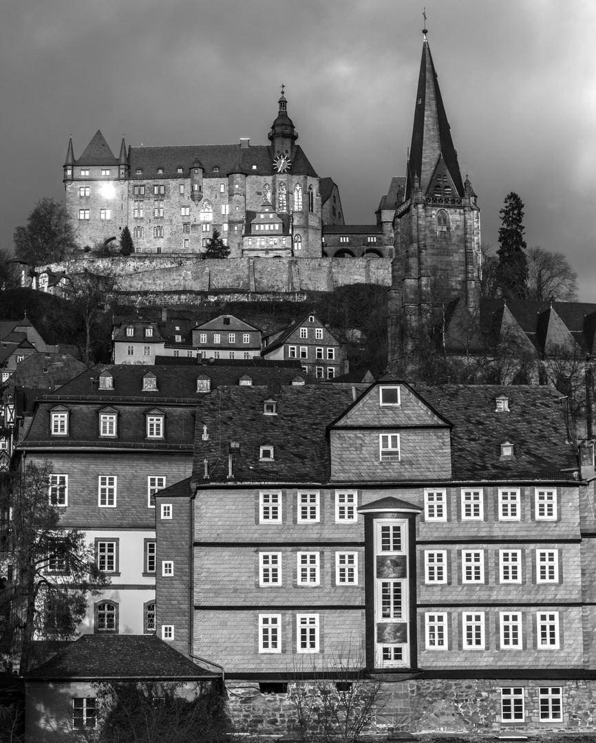 Landgrafenschloss in Marburg mit Lutherische Pfarrkirche original