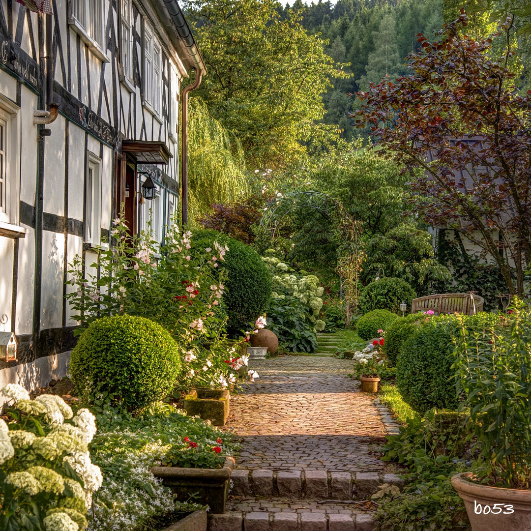 Landhaus mit Garten Foto & Bild architektur, ländliche