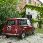 Landhausidylle mit altem Fiat