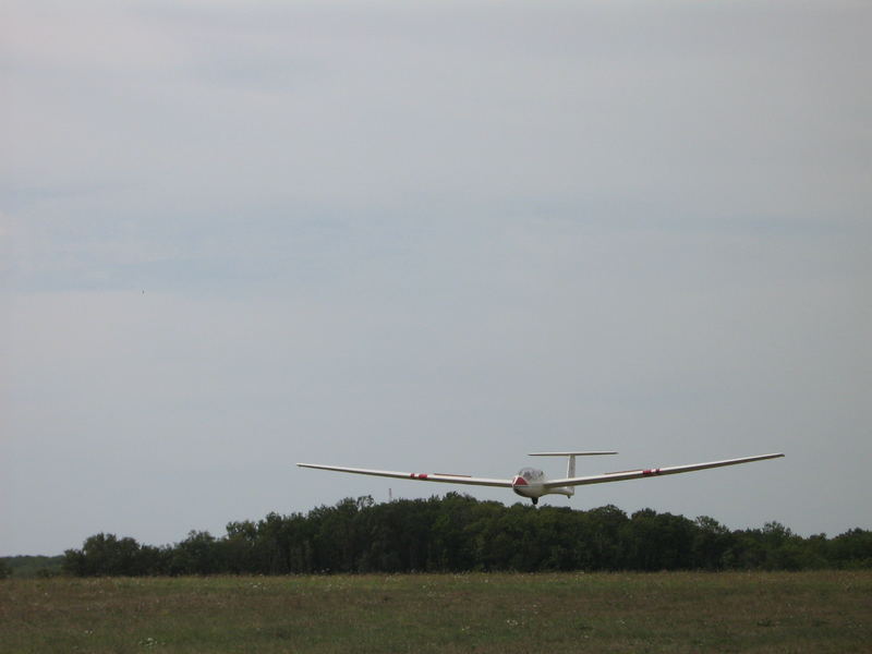 Landing glider