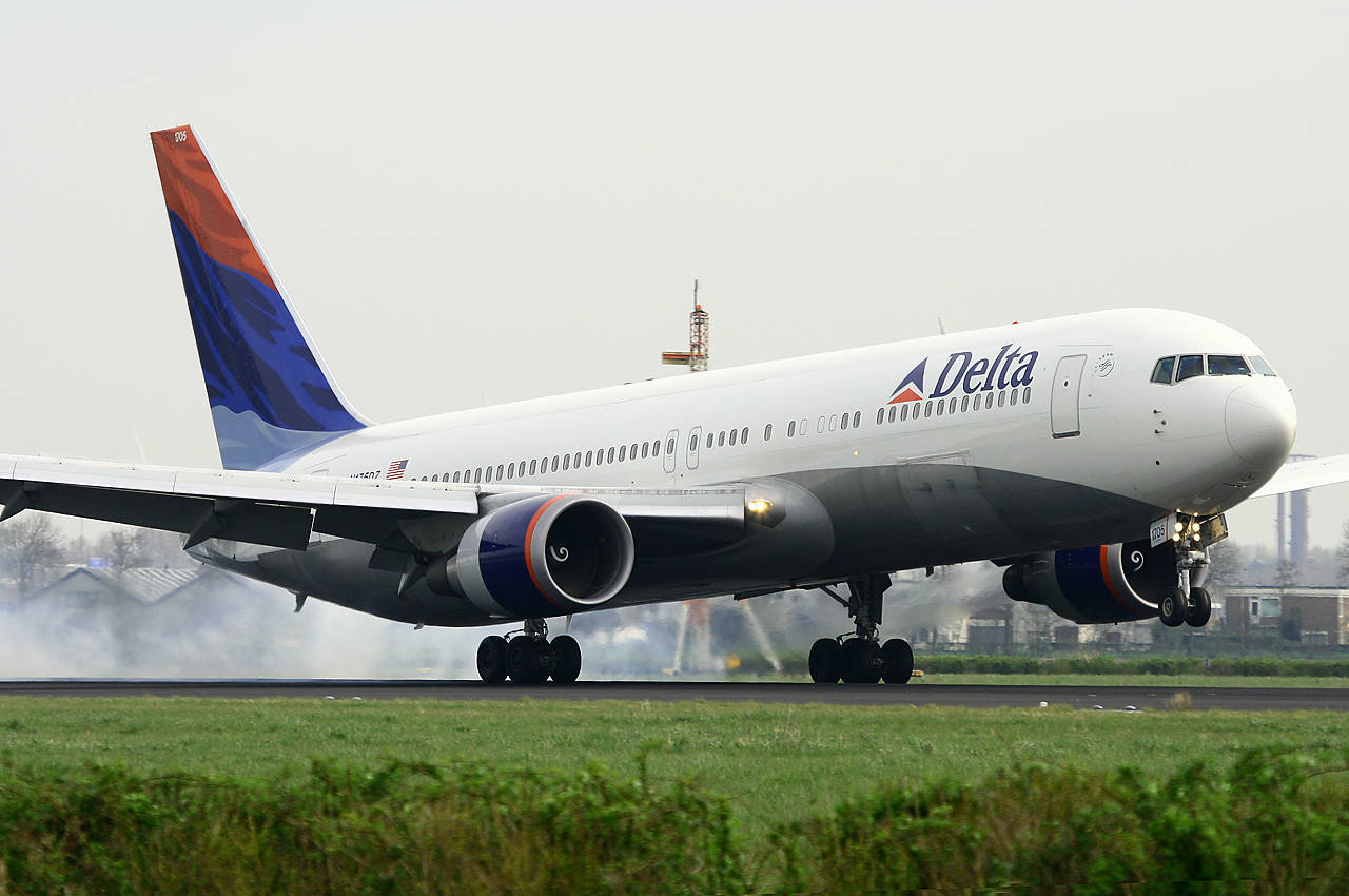 Landing of a Boeing 767-300