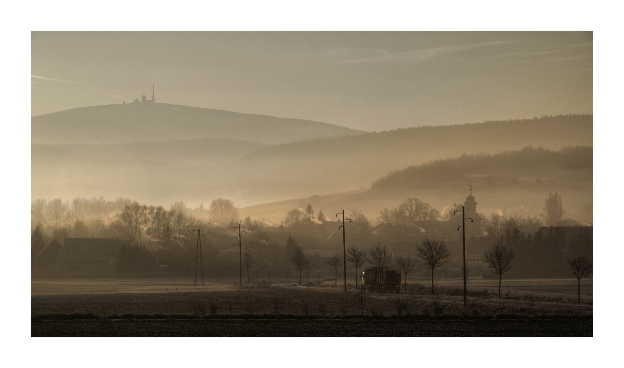 Landkreis - Goslar " Blick auf Harlingerode, und dem Brocken, bei Sonnenaufgang "