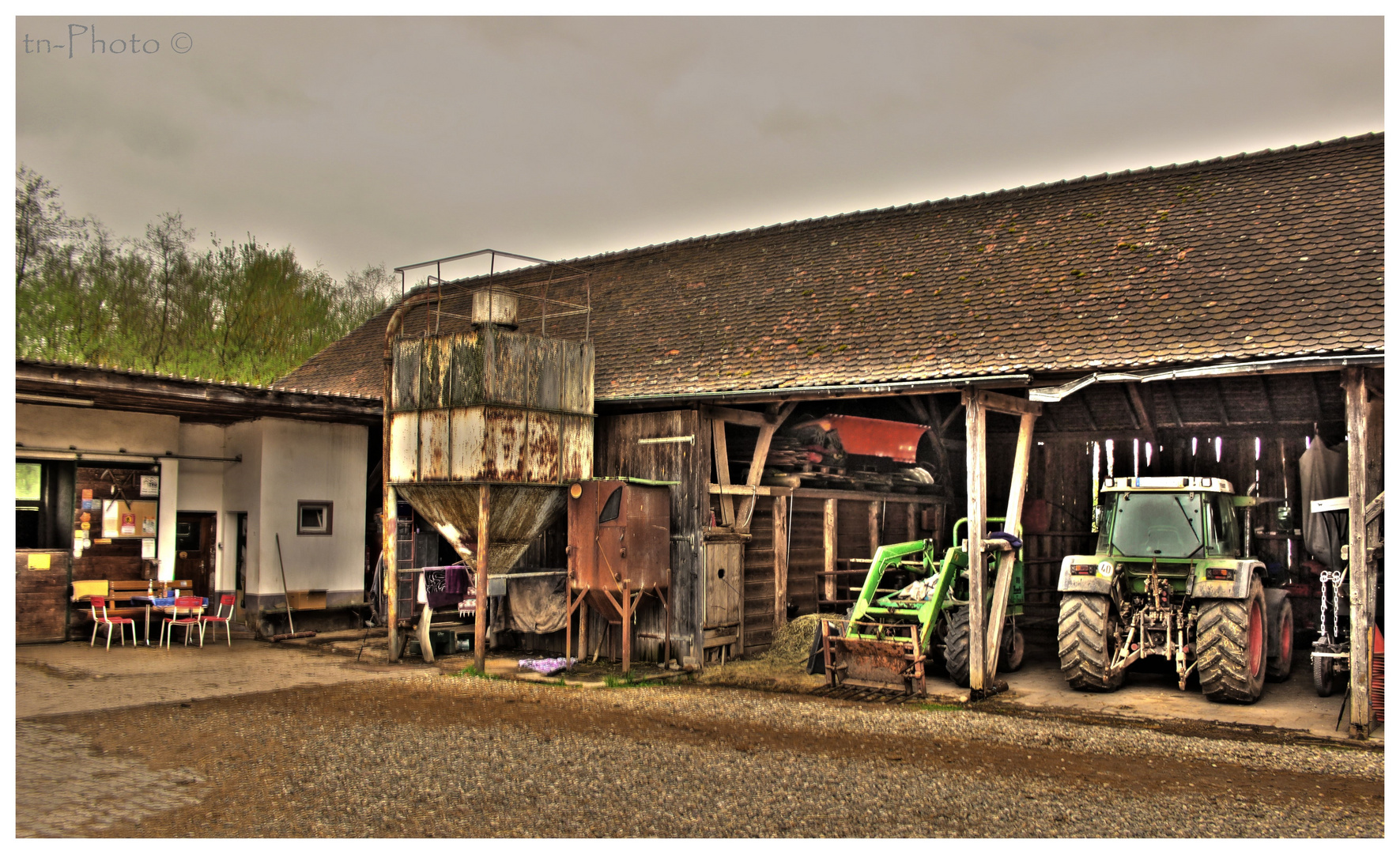 Landluft - ein Fendt in seinem Stall