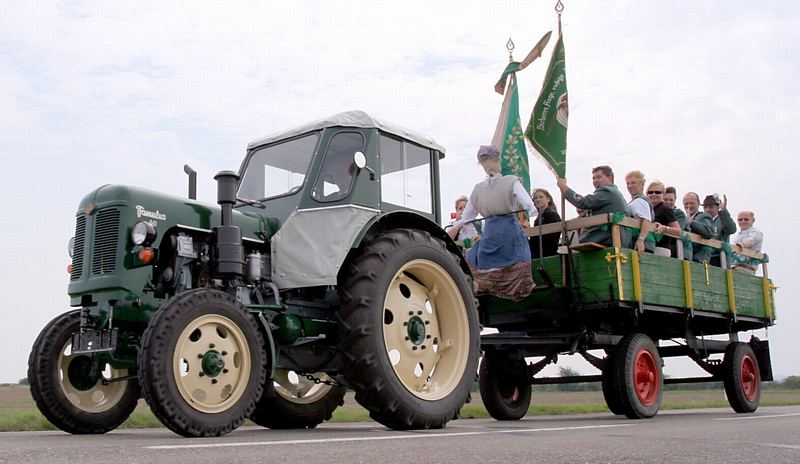 Landparty mit einem Trekker Famulus 40