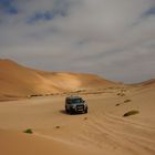 Landrover at the dunes