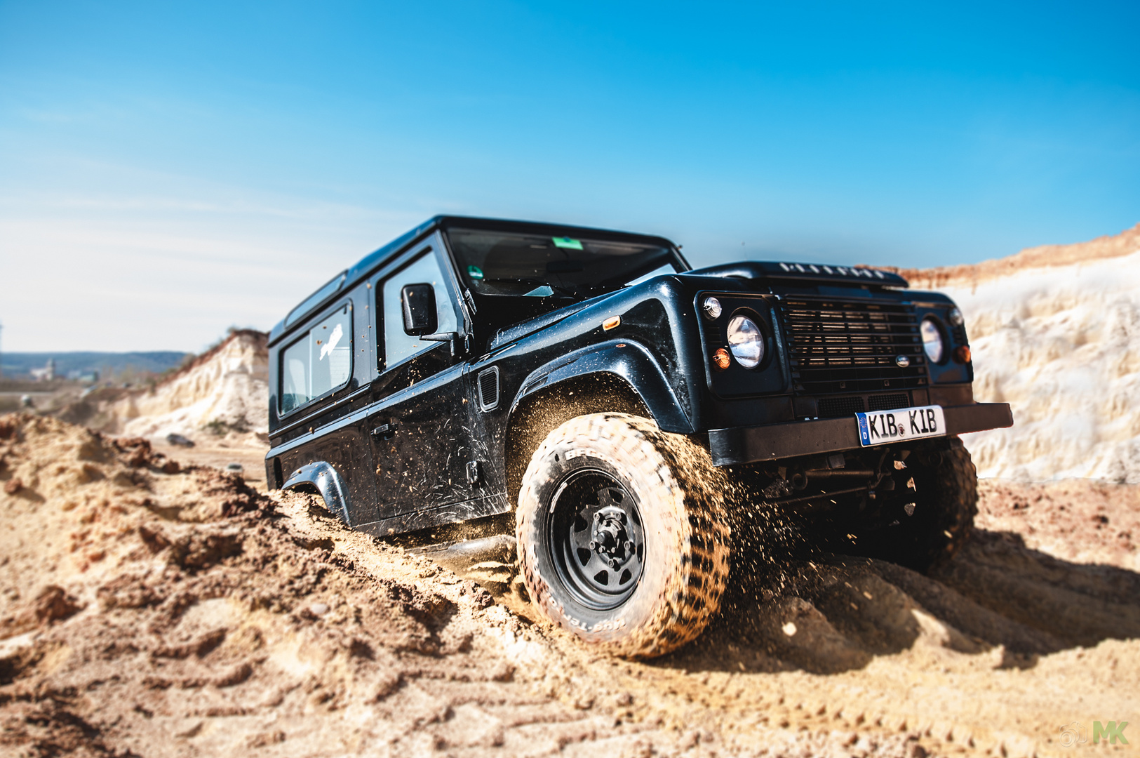 LandRover Defender in der Sandgrube