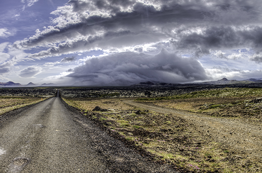 Landschaft bei Bjarnarhöfn mit Wolkenformation