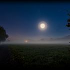 Landschaft bei Nacht und Nebel