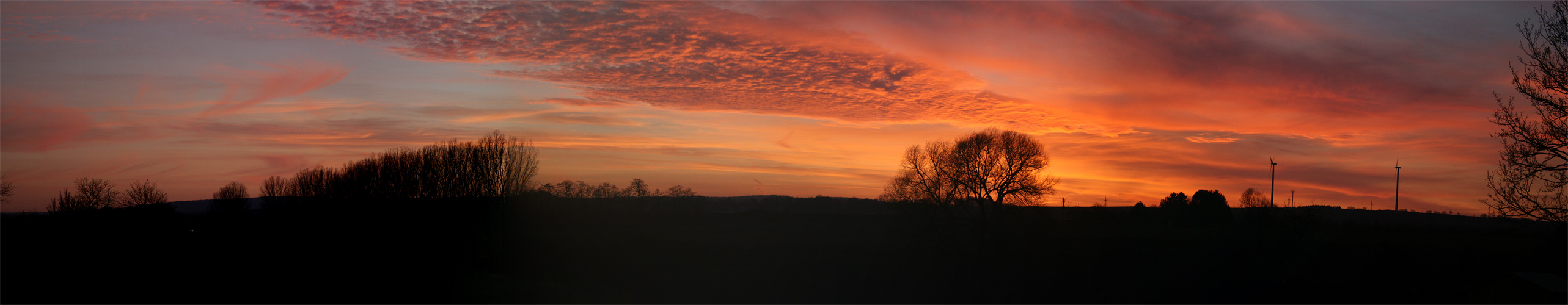 Landschaft bei Sonnenuntergang