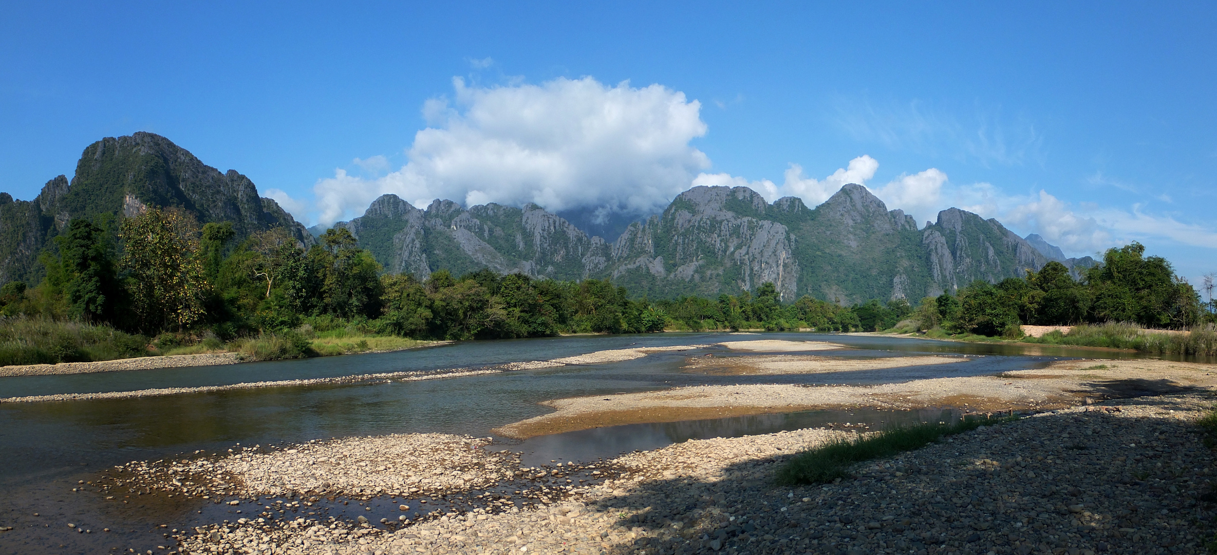 Landschaft bei Vang Vieng