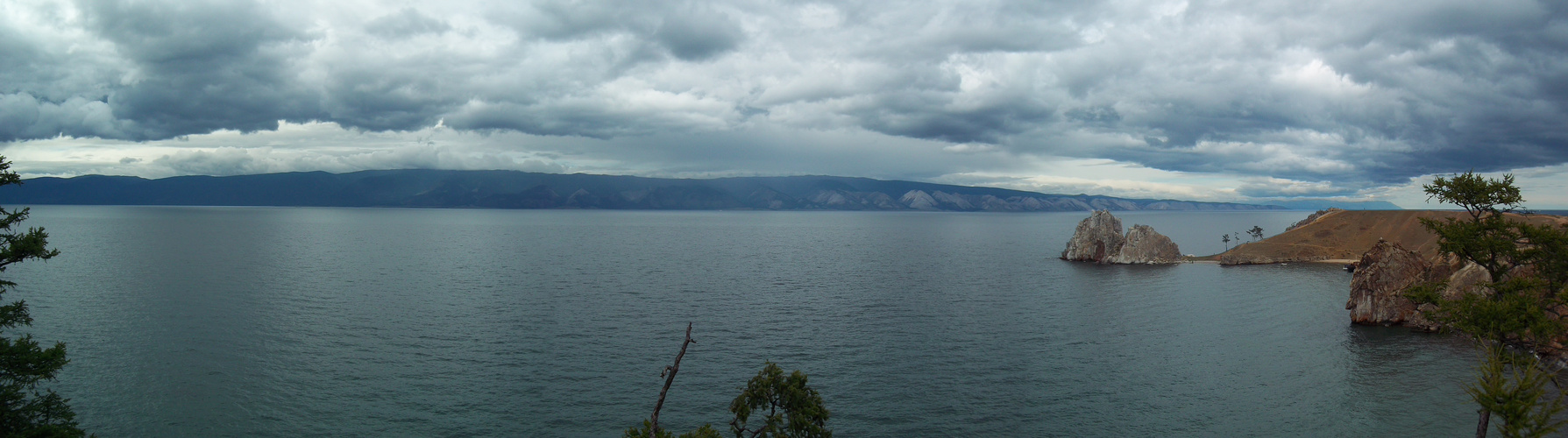 Landschaft des Baikalsees von der Insel Olchon