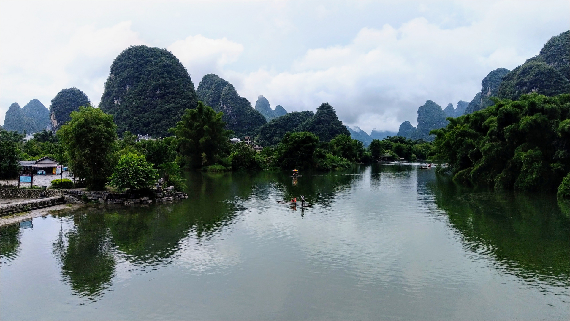 Landschaft des Yulong-Fluss in der Nähe von Yangshou