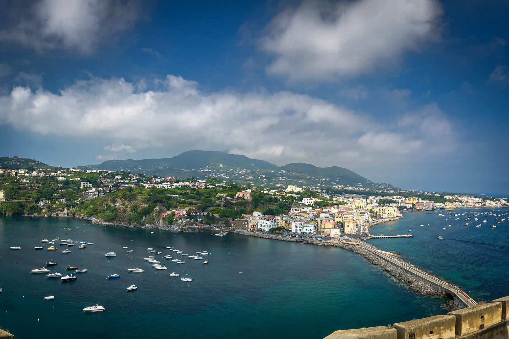 Landschaft - Hafenstadt von Ischia