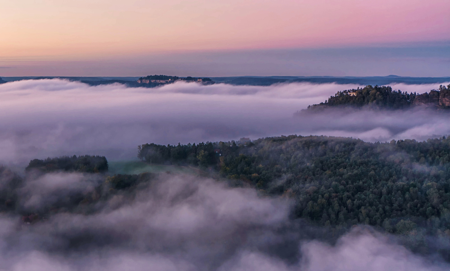 Landschaft im Nebel