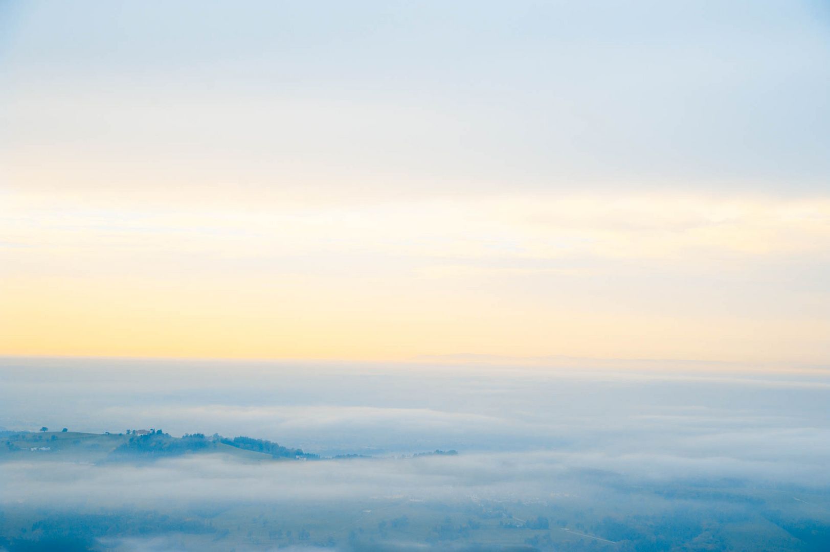 Landschaft im Nebel