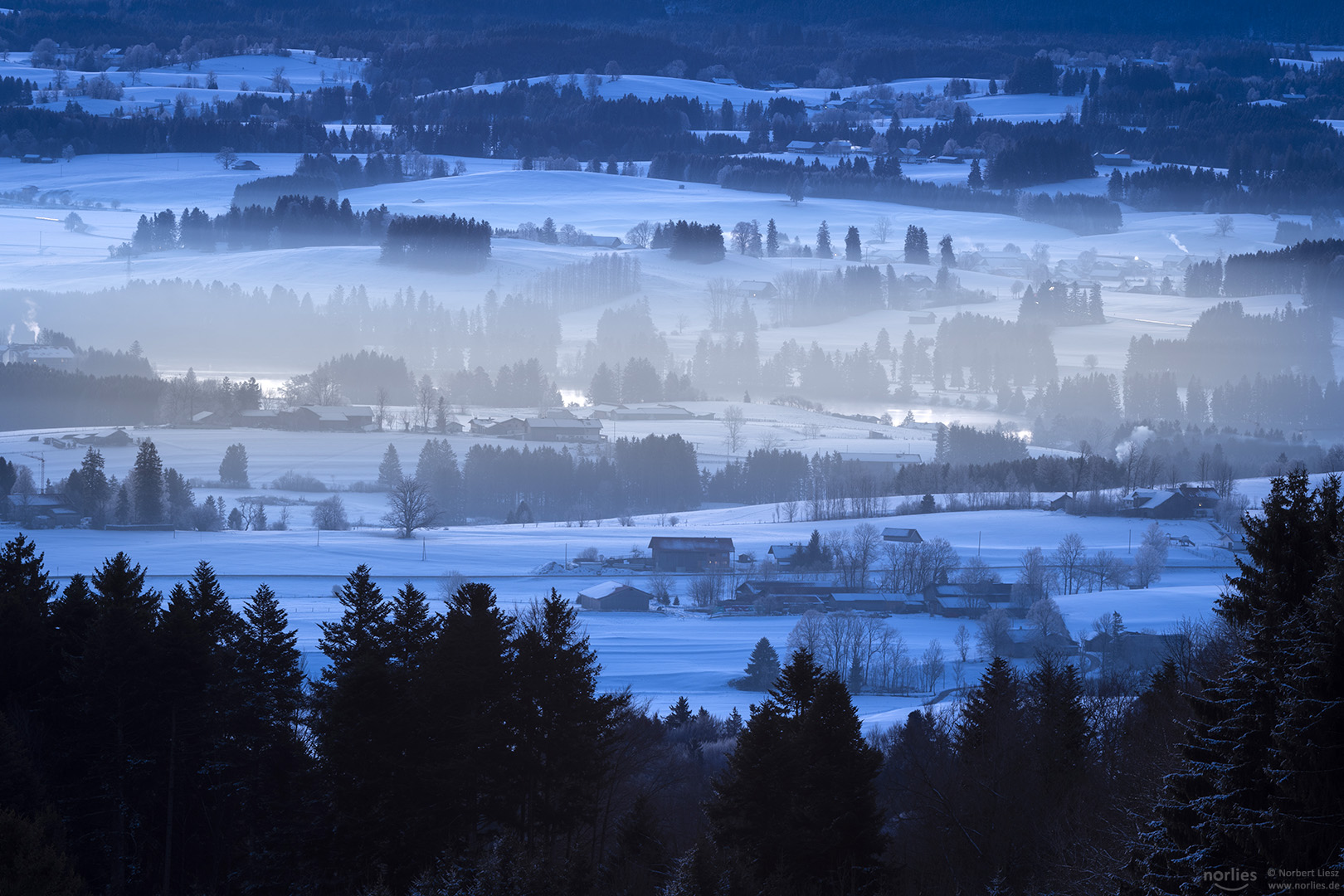 Landschaft in Blau