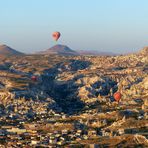 Landschaft in der Morgensonne - mit Vulkan im Hintergrnd