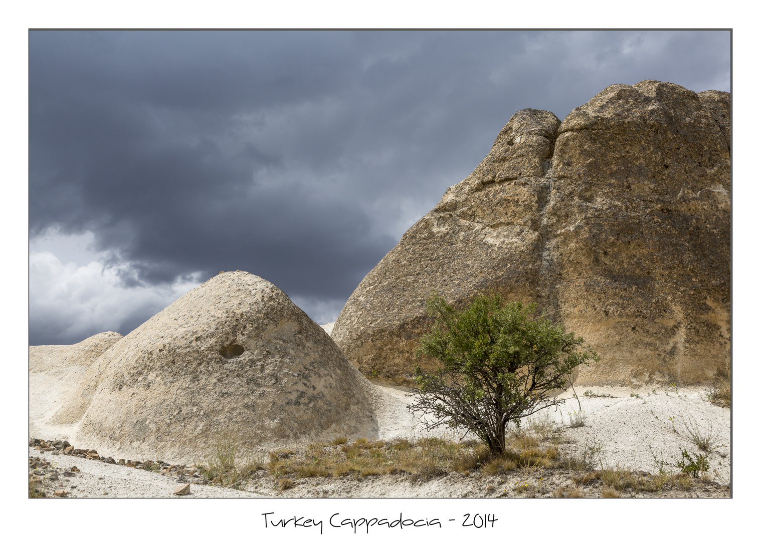 Landschaft in Kappadokien vor dem Gewitter