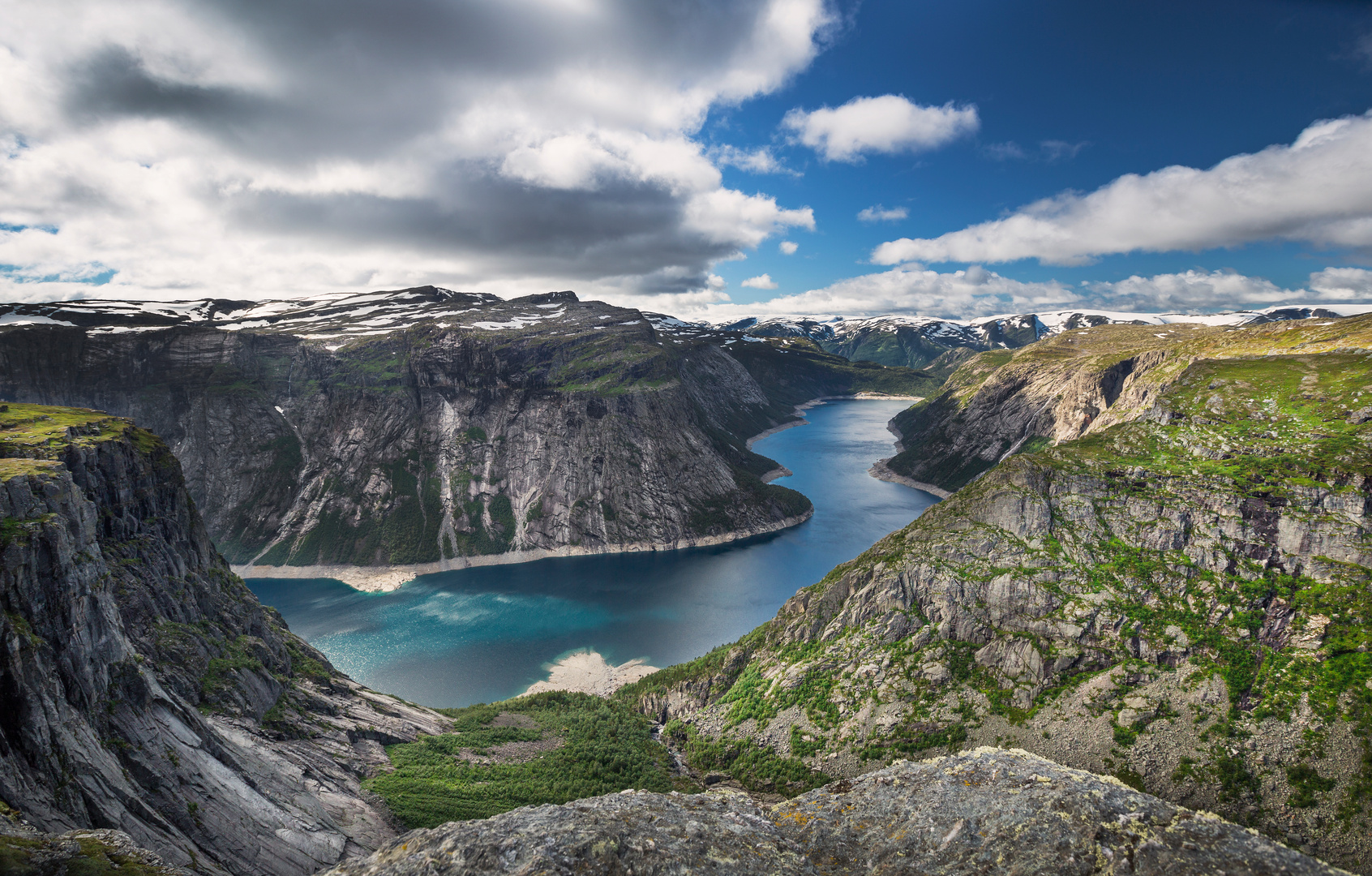 Landschaft mit Felsen der Hardangervidda bei Odda