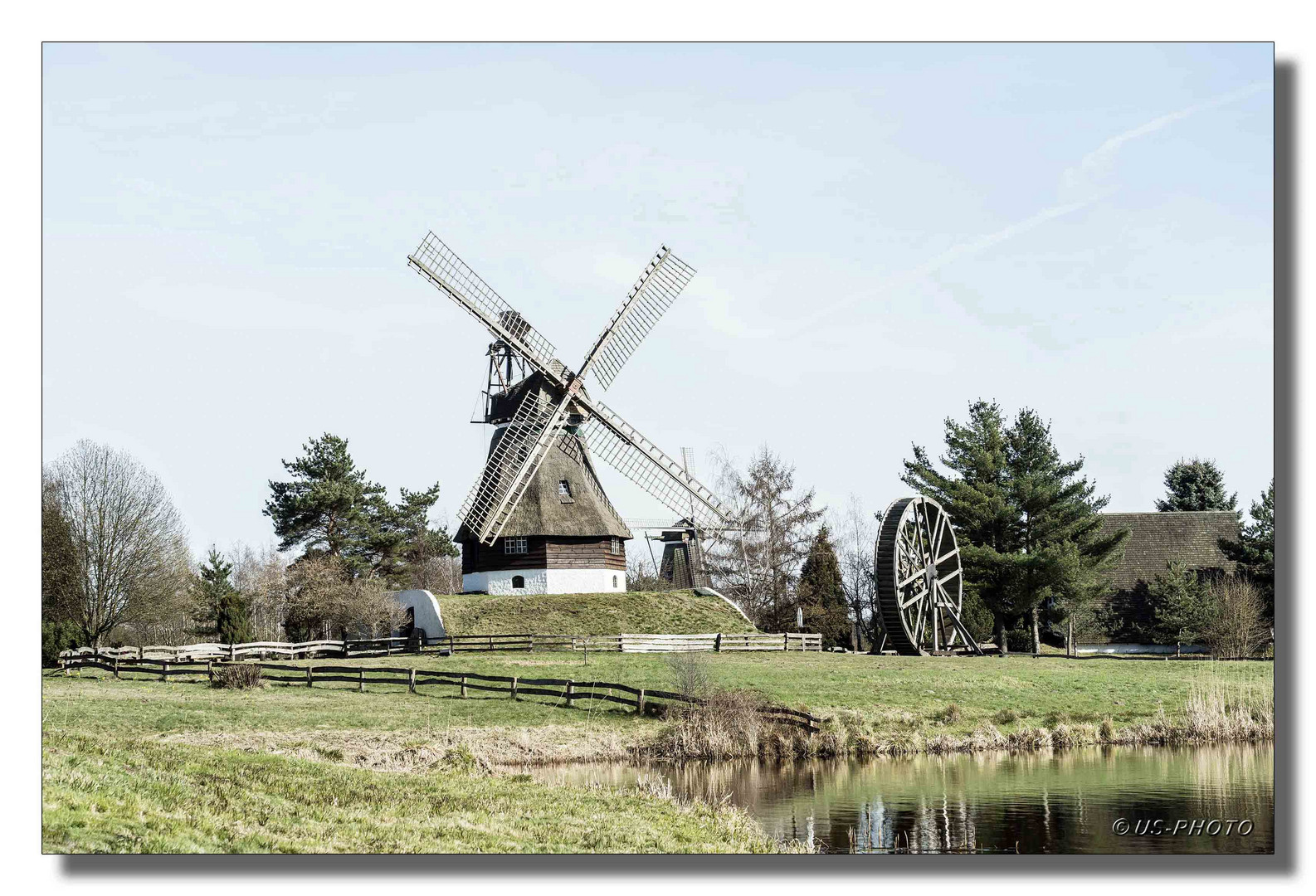 Landschaft mit Holländer Windmühle