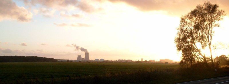 Landschaft mit Kraftwerk