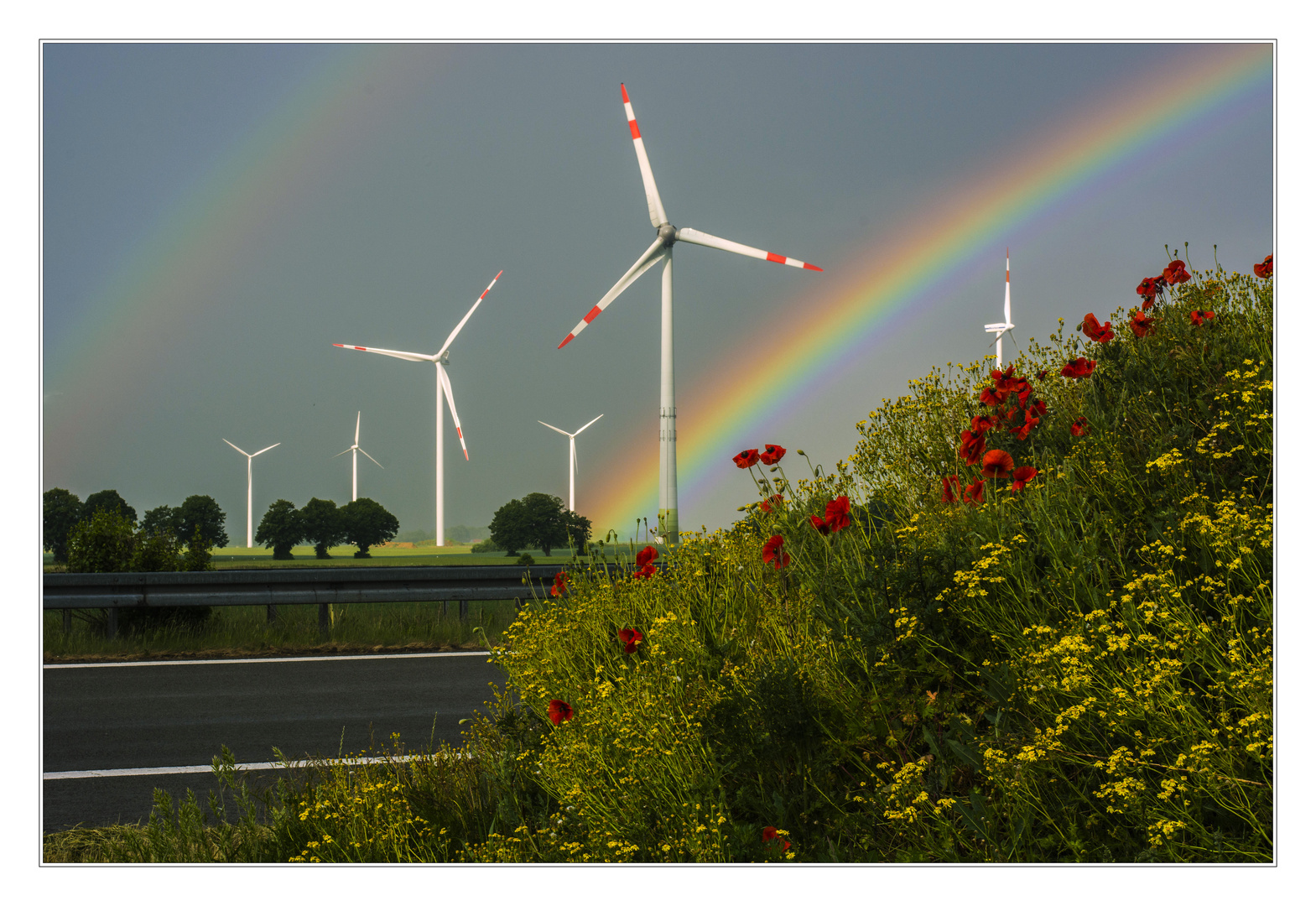 Landschaft mit Regenbogen