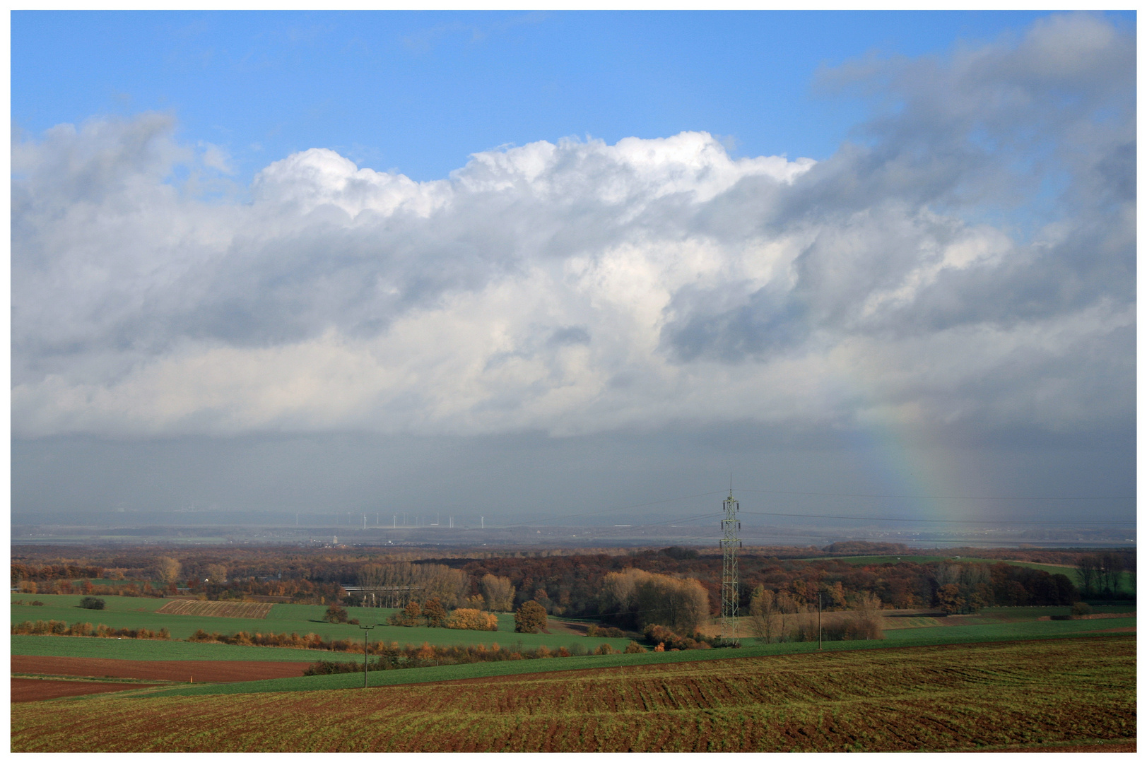 Landschaft mit Regenbogen