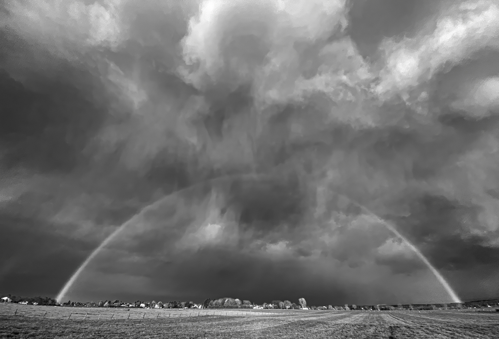 Landschaft mit Regenbogen_sw