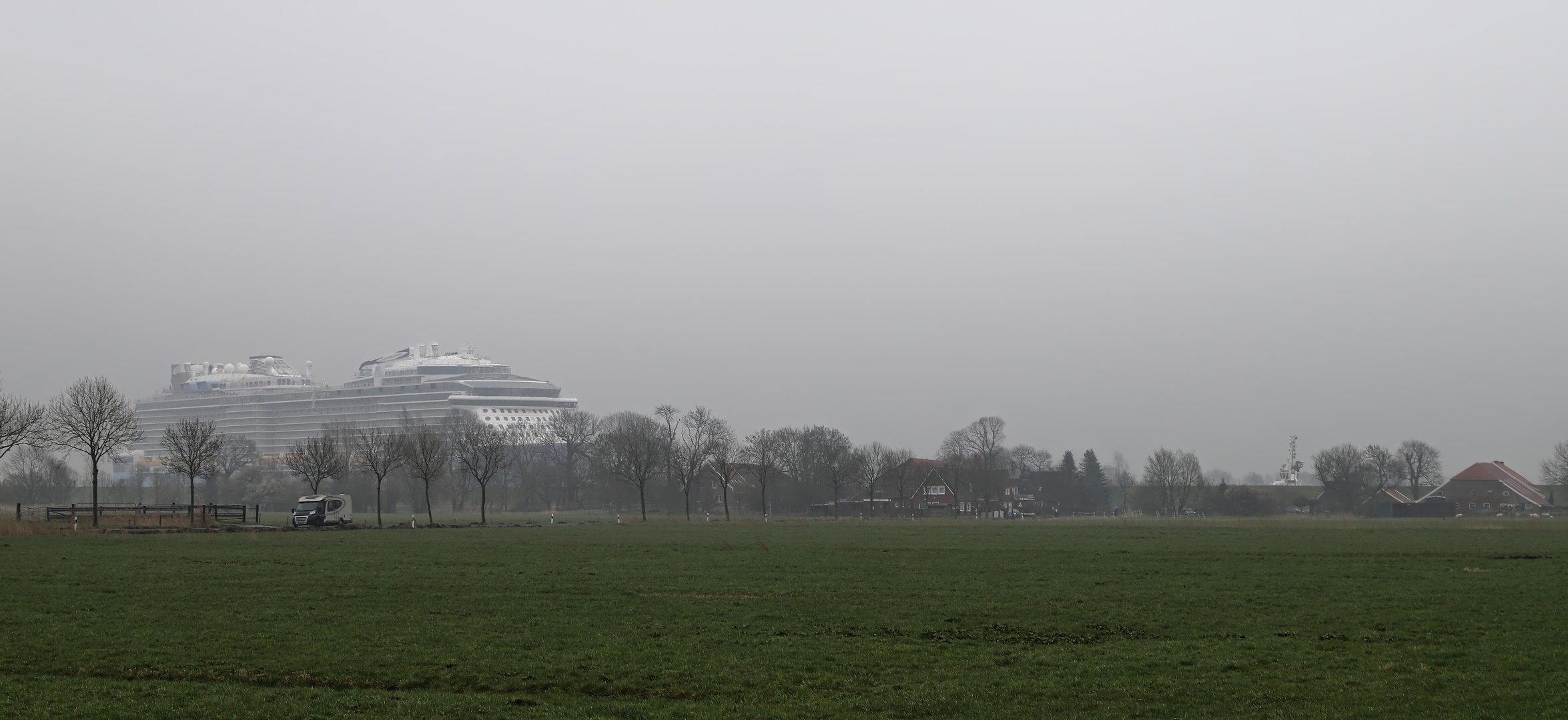 Landschaft mit Schiff (2019_03_20_EOS 6D Mark II_0790_ji)