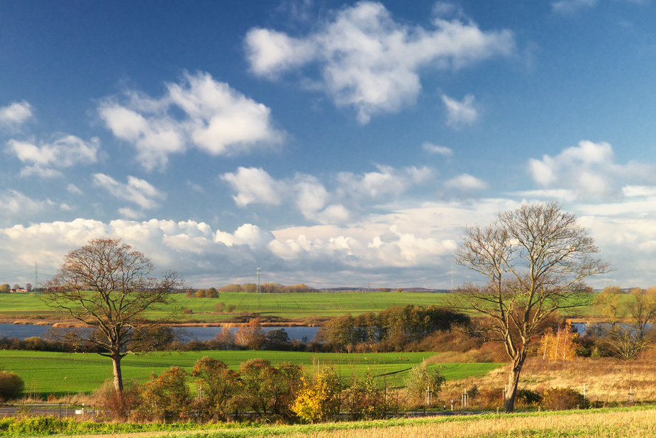 Landschaft mit See