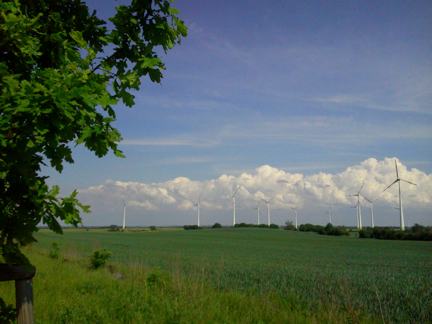 Landschaft mit Technik