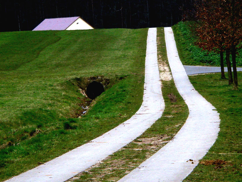 Landschaft mit Weg