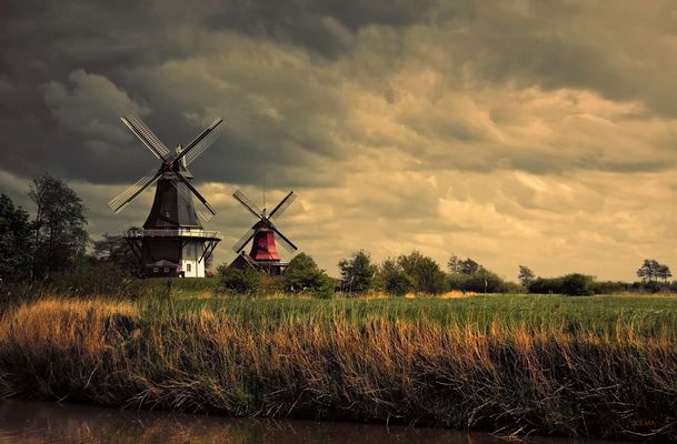 Landschaft mit Windmühlen