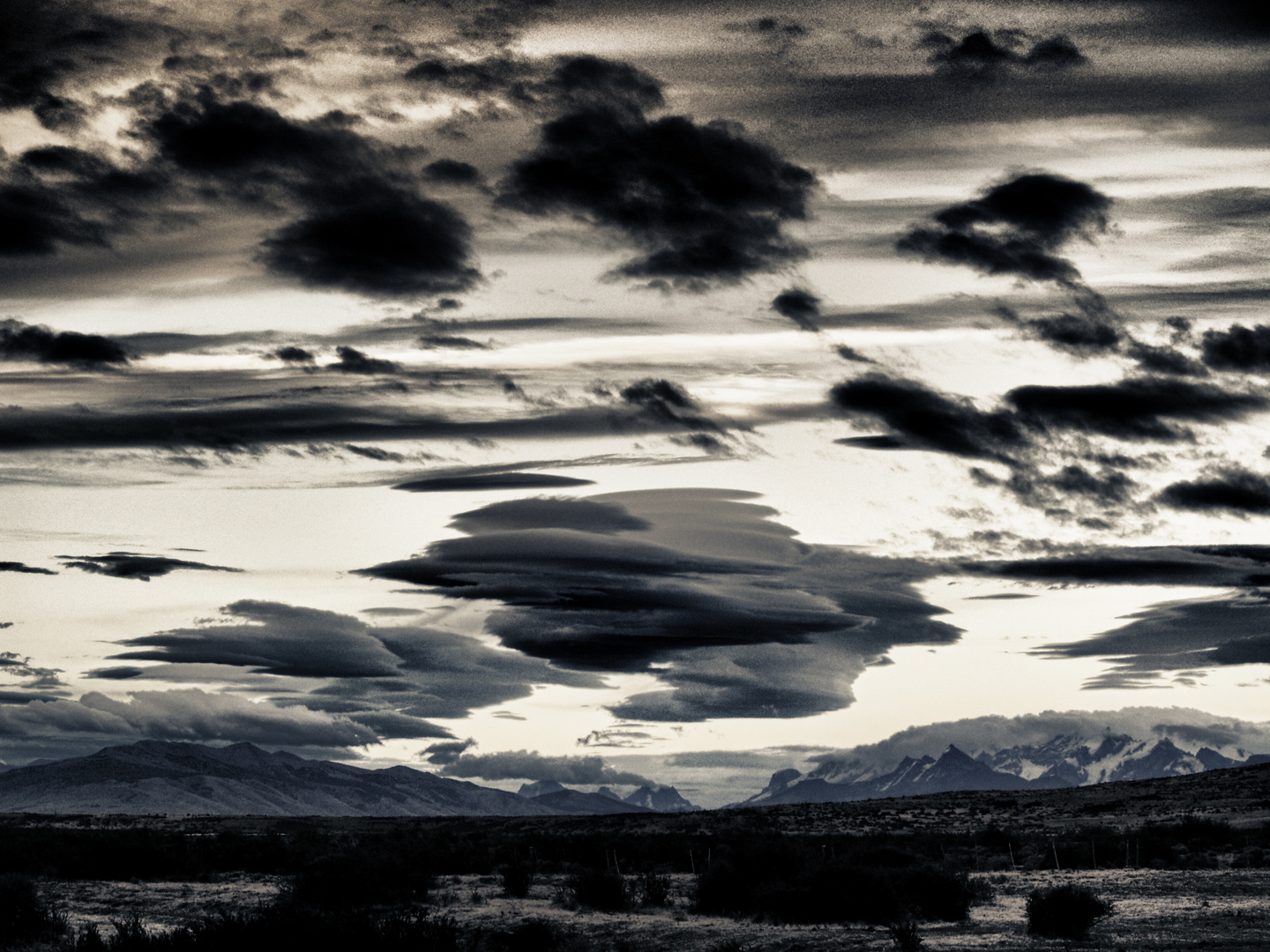 landschaft mit wolken ...