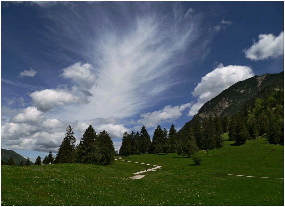 Landschaft mit Wolken.