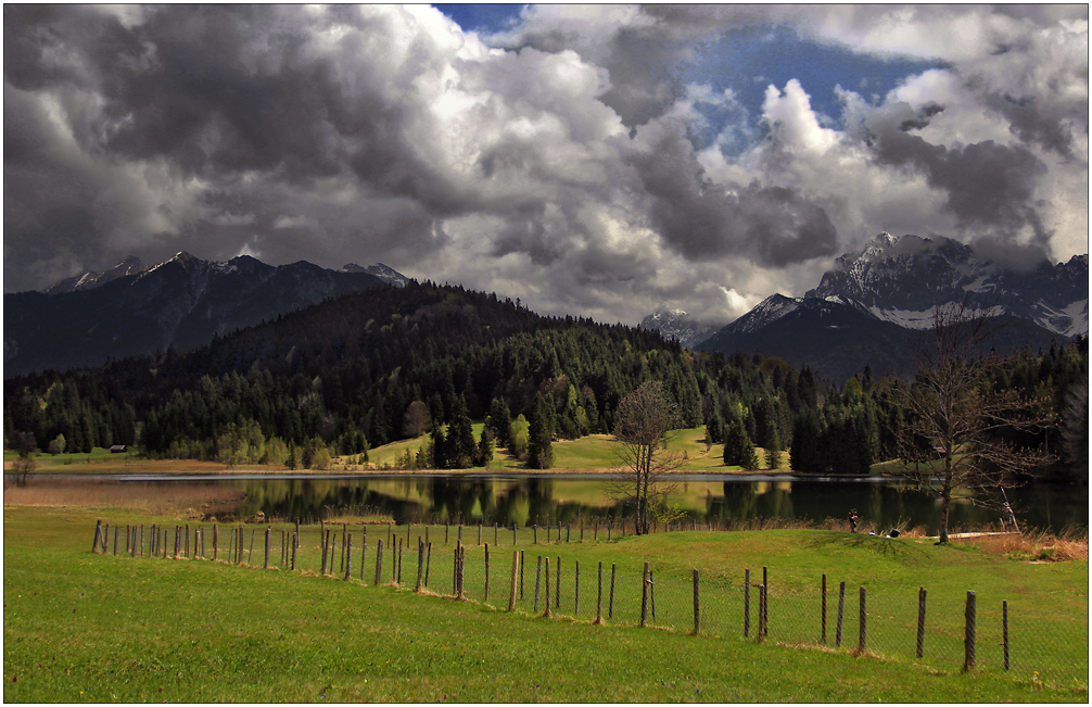 Landschaft mit Wolken ...