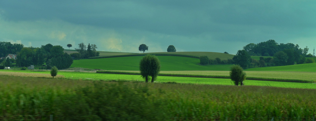 Landschaft neben der Autobahn