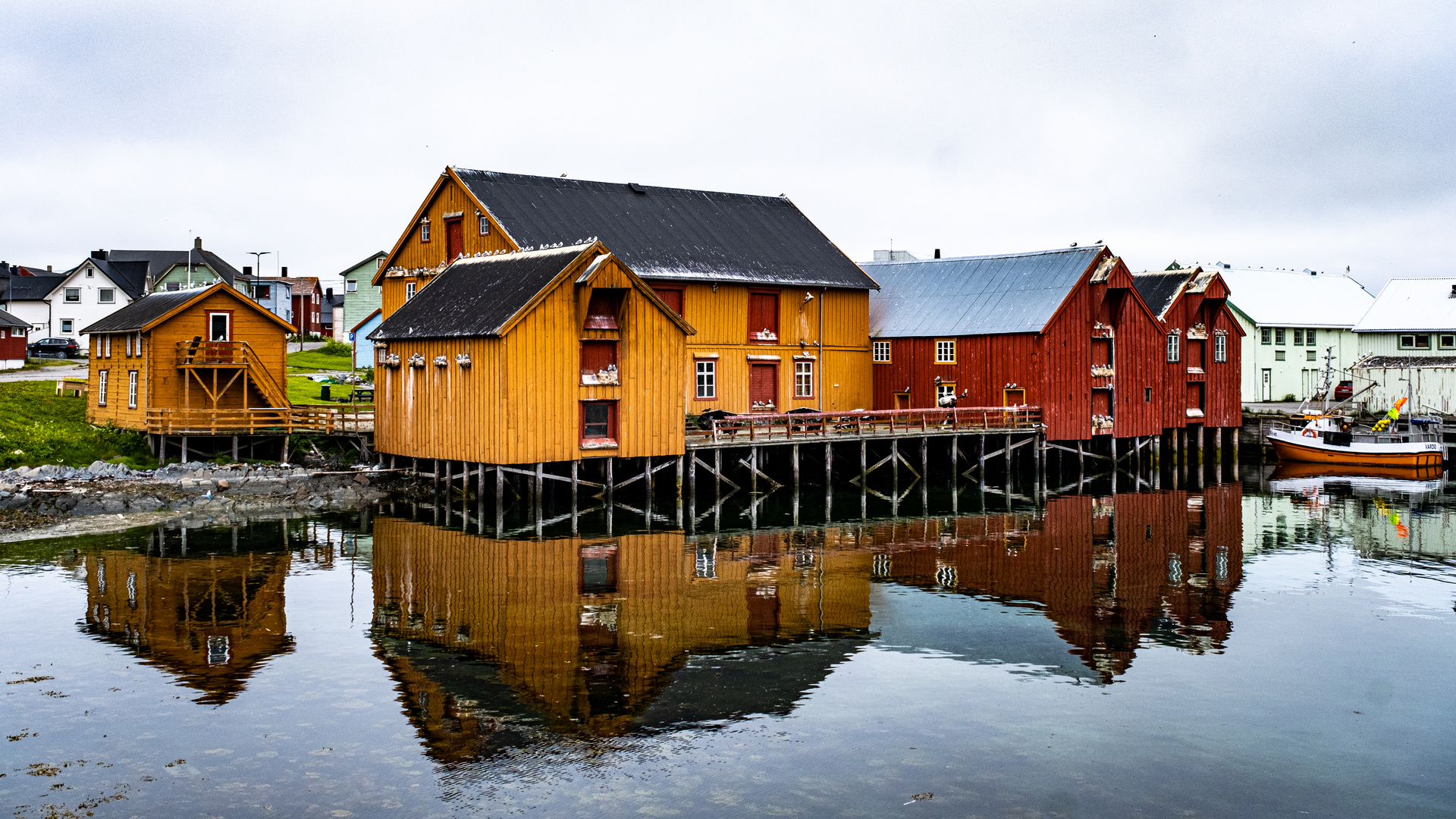 Landschaft Norwegen Vardø Hafengebäude