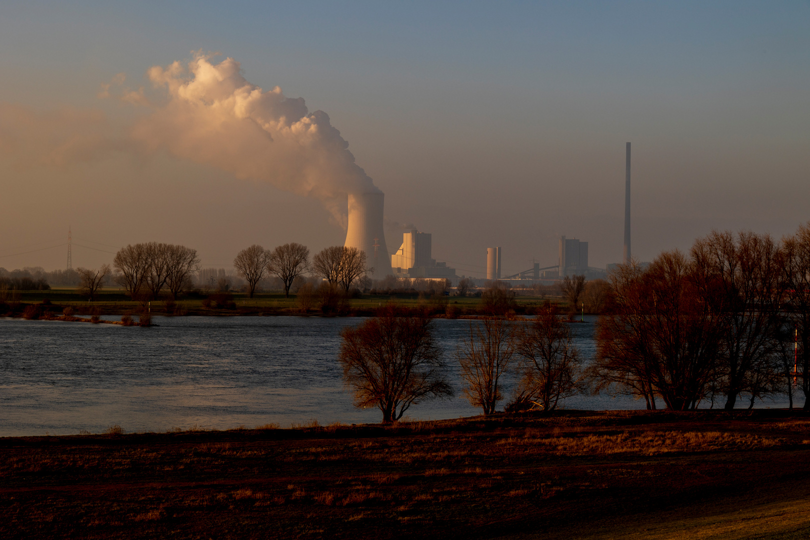 Landschaft und Industrie am Niederrhein