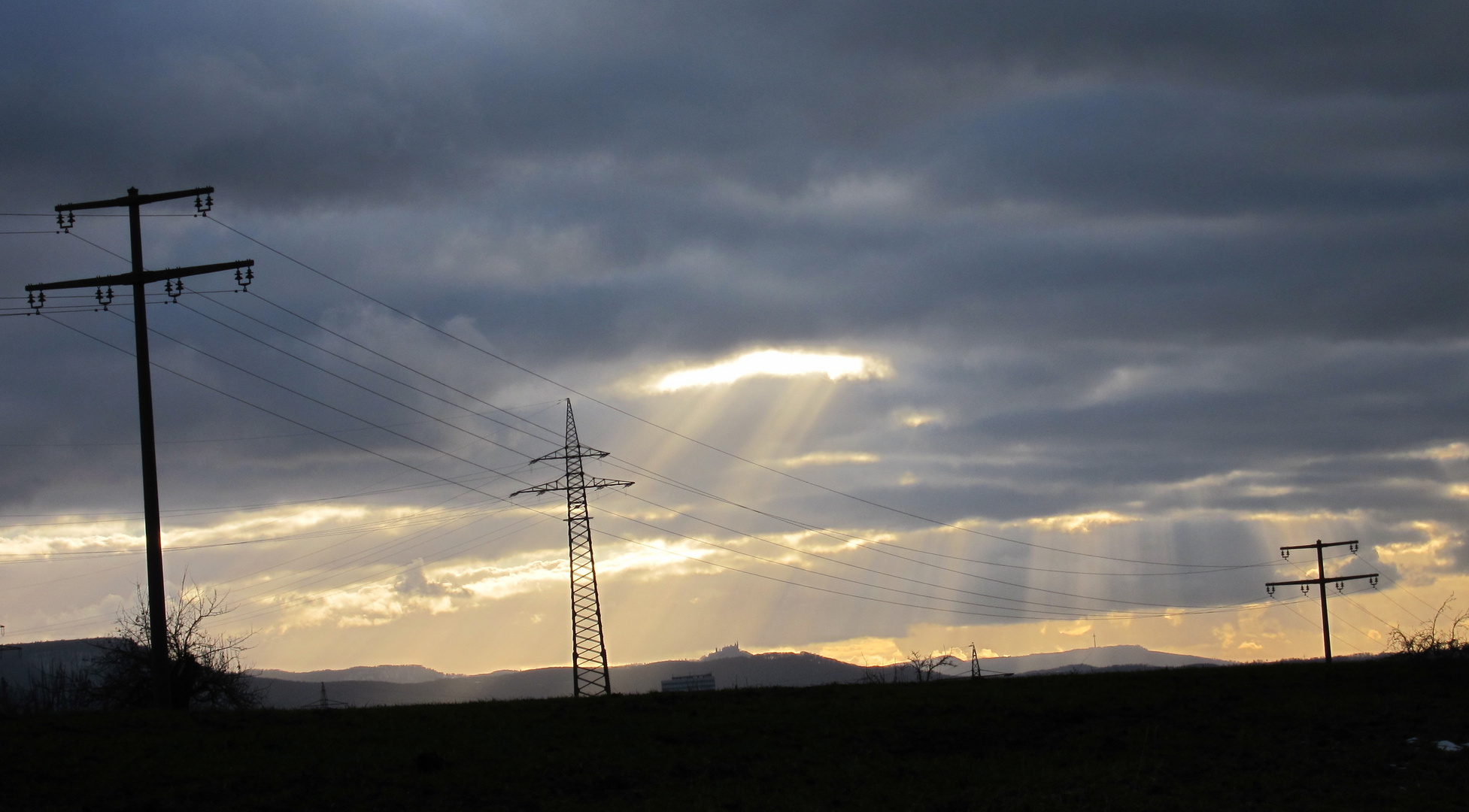 Landschaft unter Strom