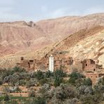 Landschaft weisser Turm maroc