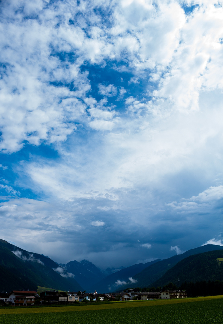 Landschaftsfotografie Stadt und Berge