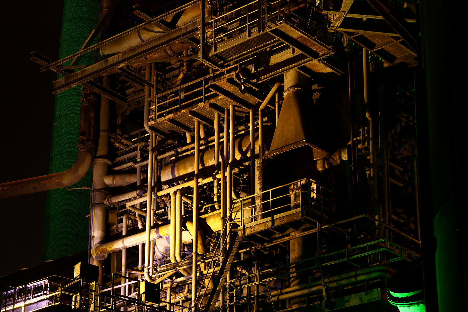 Landschaftspark Duisburg bei Nacht Hochofen