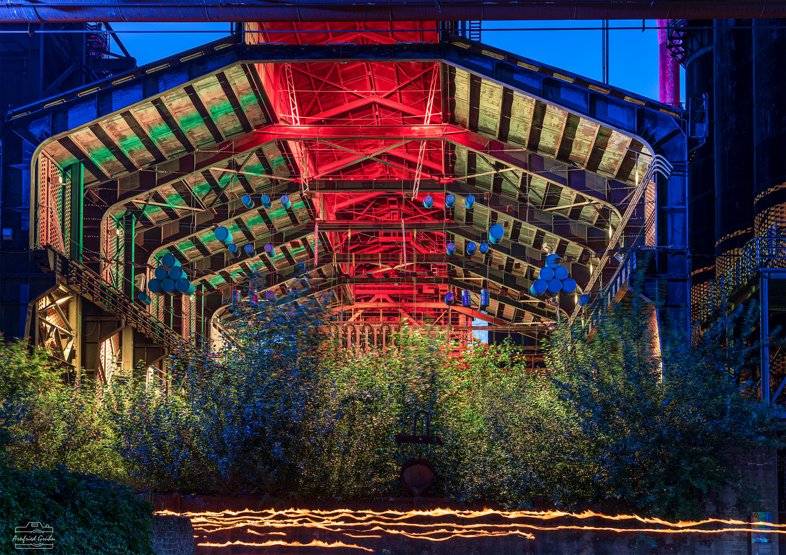 Landschaftspark Duisburg - neue Beleuchtung und ein zufällig vorbei ziehender Fackelzug