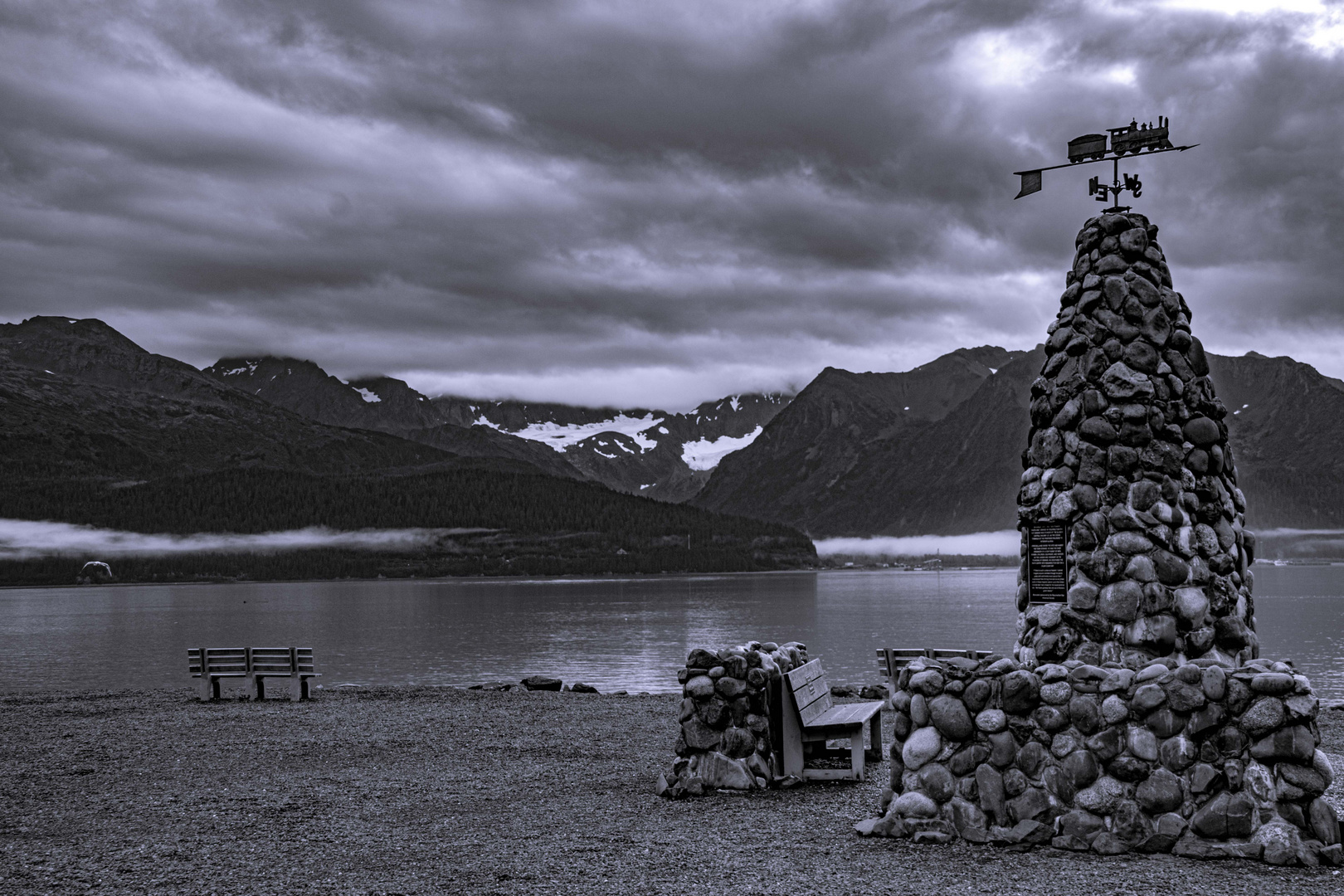 Landsend mit einer Bank; Seward, Alaska