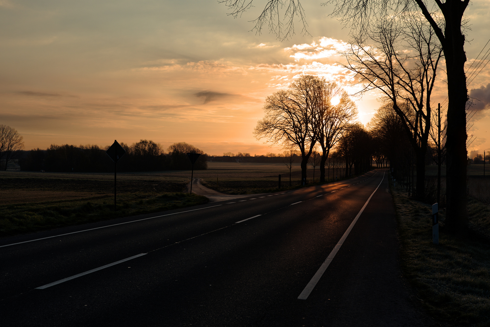 Landstrasse früh Morgens